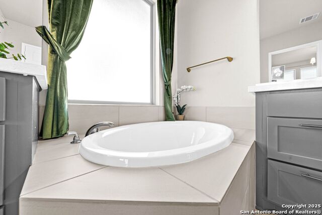 Image 28 of 78 For 306 Navarro  