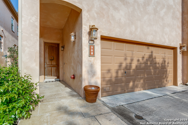 Image 3 of 25 For 7897 Broadway