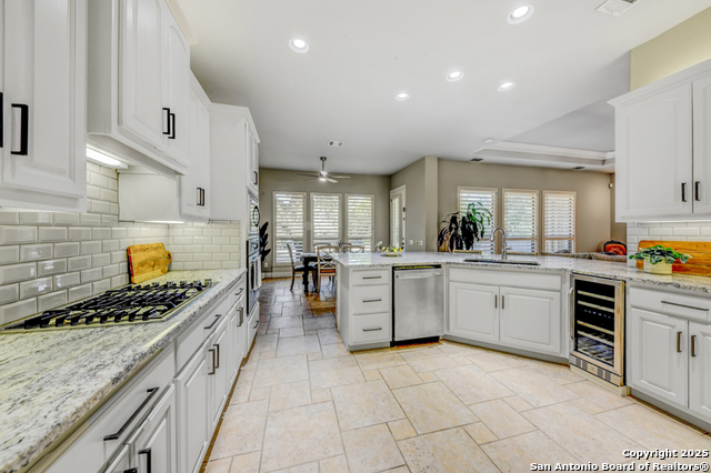 Listing photo id 11 for 142 Candelaria