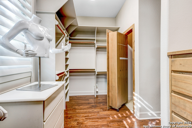 Listing photo id 25 for 142 Candelaria