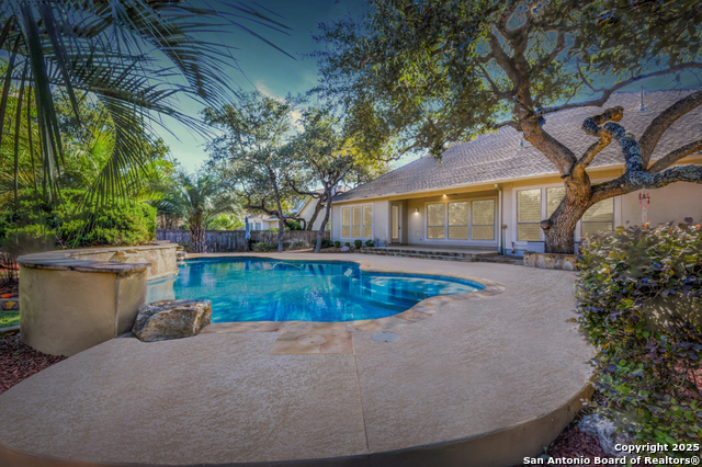 Listing photo id 37 for 142 Candelaria