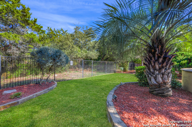 Listing photo id 39 for 142 Candelaria