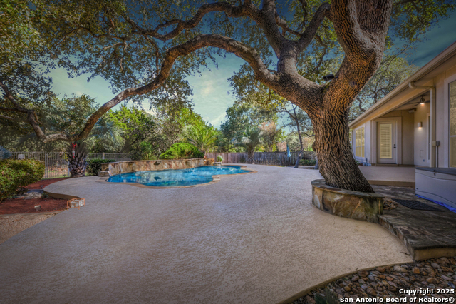 Listing photo id 40 for 142 Candelaria