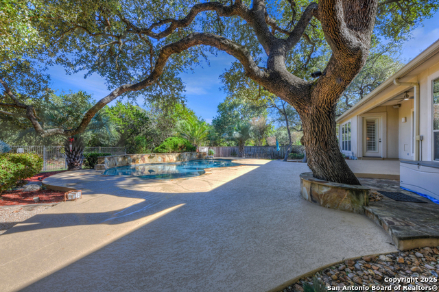 Listing photo id 41 for 142 Candelaria