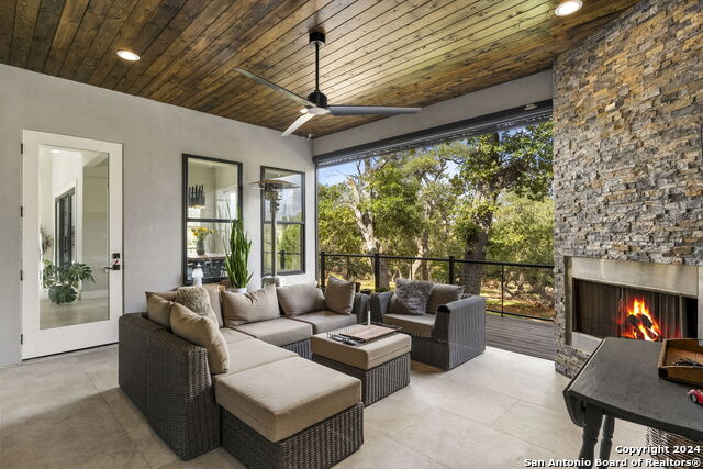 Image 31 of 46 For 1220 Brushy Curve