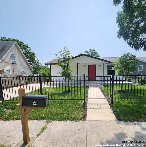 Image 2 of 28 For 38 Carlota