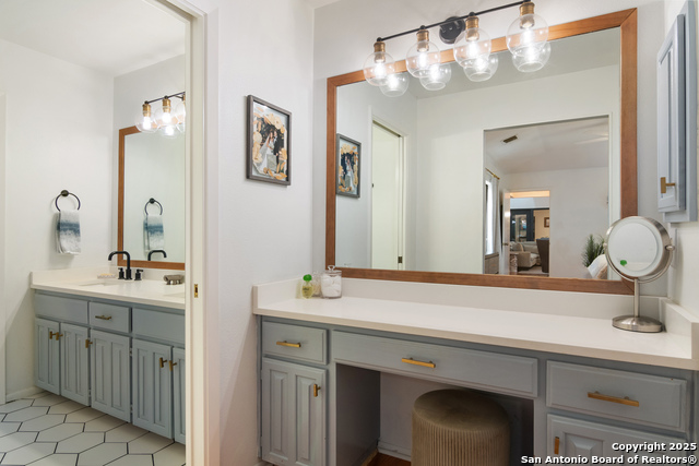 Image 18 of 29 For 15823 Rothbury Ln