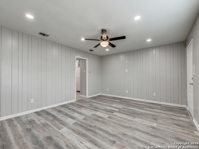 Image 11 of 35 For 215 Midland Dr