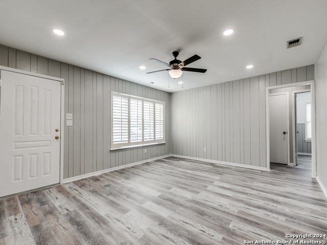 Image 15 of 35 For 215 Midland Dr