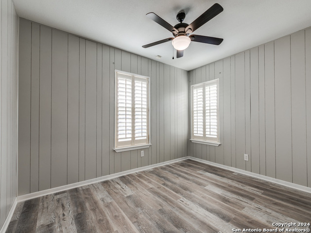 Image 21 of 35 For 215 Midland Dr