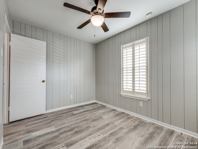 Image 23 of 35 For 215 Midland Dr