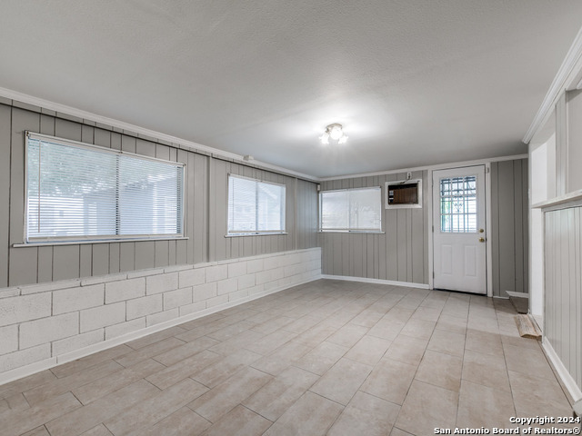 Image 3 of 35 For 215 Midland Dr