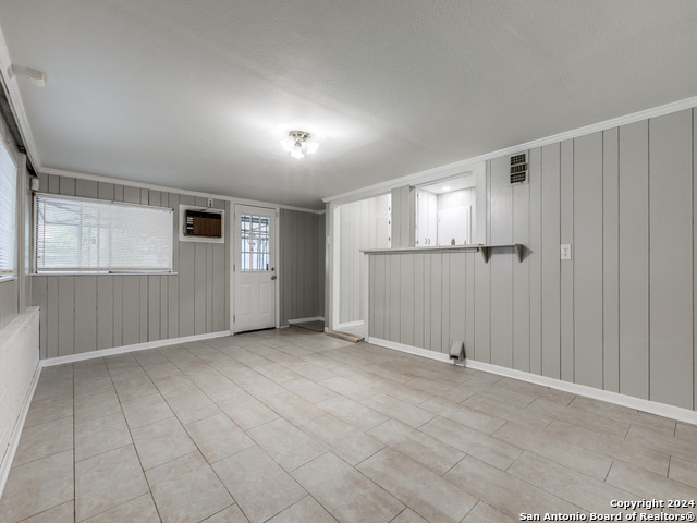 Image 4 of 35 For 215 Midland Dr