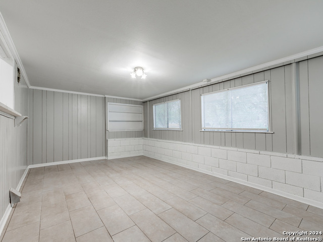 Image 5 of 35 For 215 Midland Dr