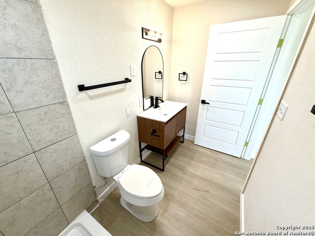 Image 21 of 24 For 326 Victor  