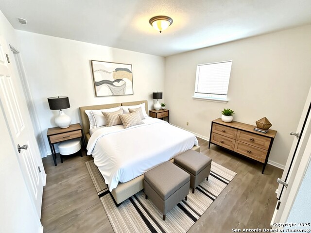 Image 11 of 16 For 703 Summit Ave W 1