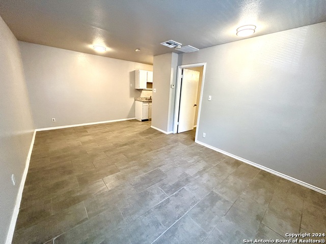 Image 5 of 16 For 703 Summit Ave W 1