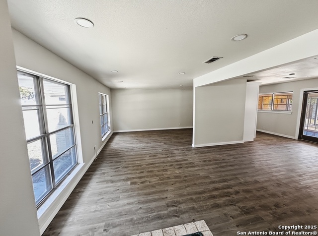 Image 19 of 21 For 8702 Dudley