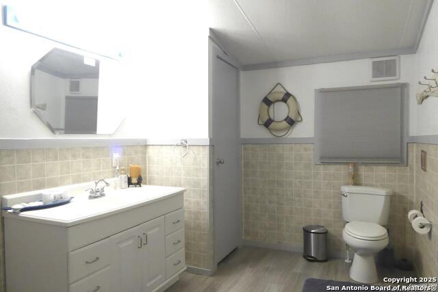 Image 30 of 40 For 849 Tamarack