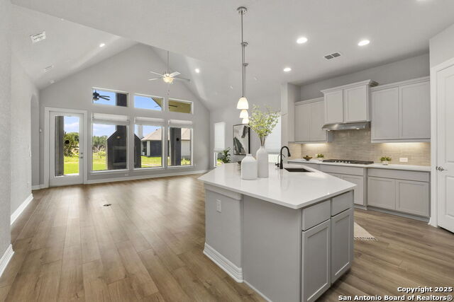 Image 4 of 28 For 28319 Frank Terrace