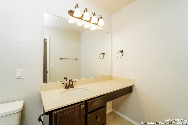 Image 13 of 17 For 7435 Bluebonnet Bay