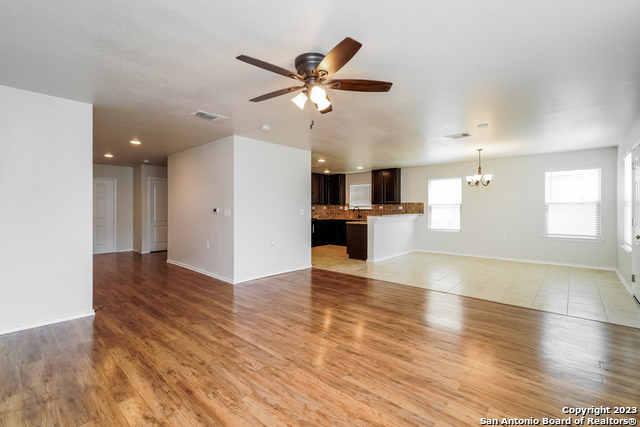 Image 3 of 17 For 7435 Bluebonnet Bay