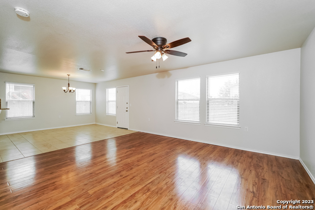 Image 4 of 17 For 7435 Bluebonnet Bay