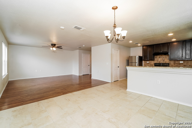 Image 5 of 17 For 7435 Bluebonnet Bay