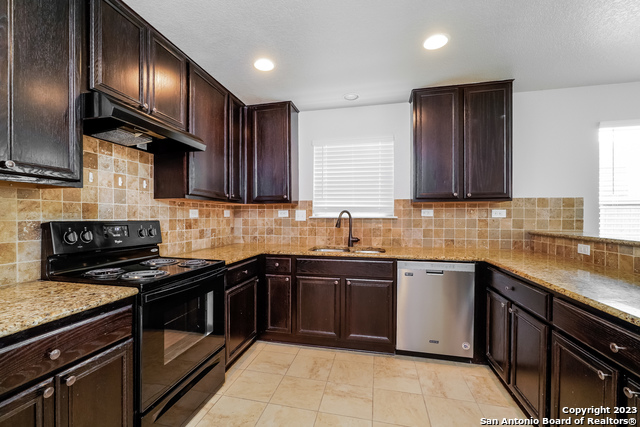 Image 7 of 17 For 7435 Bluebonnet Bay