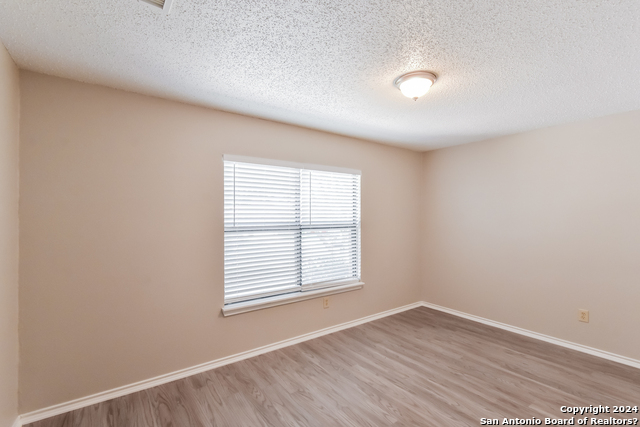 Image 11 of 16 For 8027 Chestnut Cape Dr