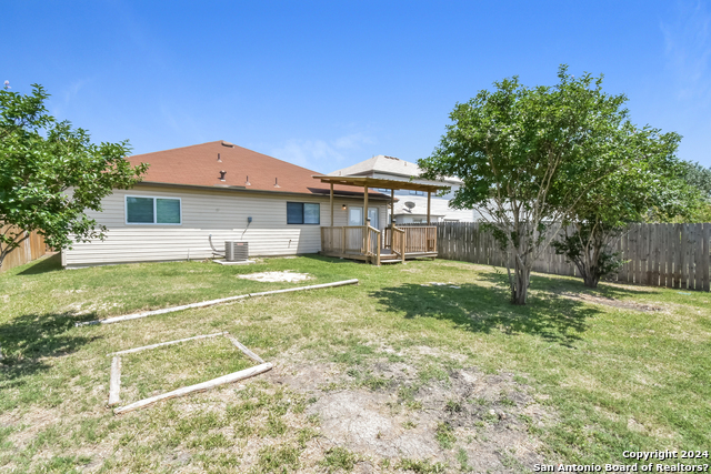 Image 14 of 16 For 8027 Chestnut Cape Dr