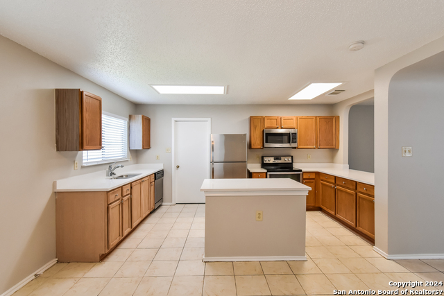 Image 6 of 16 For 8027 Chestnut Cape Dr