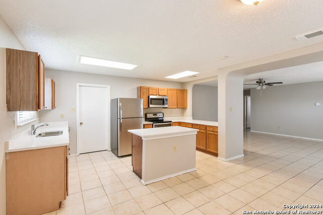 Image 7 of 16 For 8027 Chestnut Cape Dr