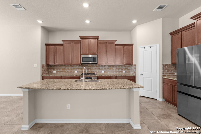 Image 15 of 45 For 944 Raceland Rd