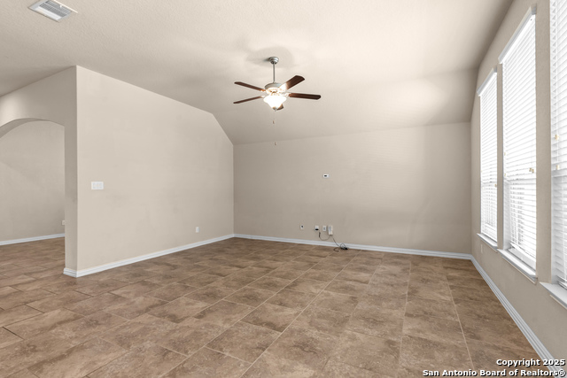 Image 21 of 45 For 944 Raceland Rd