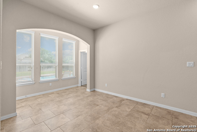 Image 24 of 45 For 944 Raceland Rd