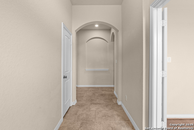 Image 5 of 45 For 944 Raceland Rd