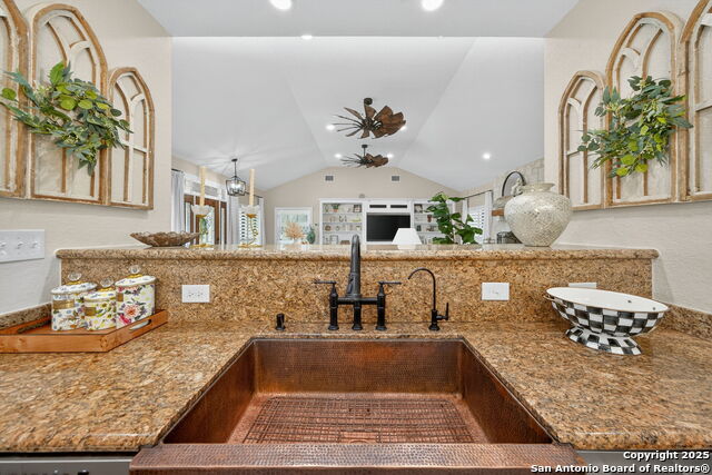 Listing photo id 8 for 2220 Fm 1343