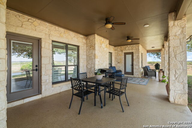 Listing photo id 26 for 2220 Fm 1343