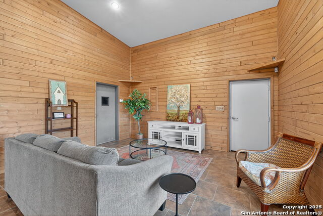 Listing photo id 27 for 2220 Fm 1343