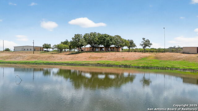 Listing photo id 1 for 2220 Fm 1343