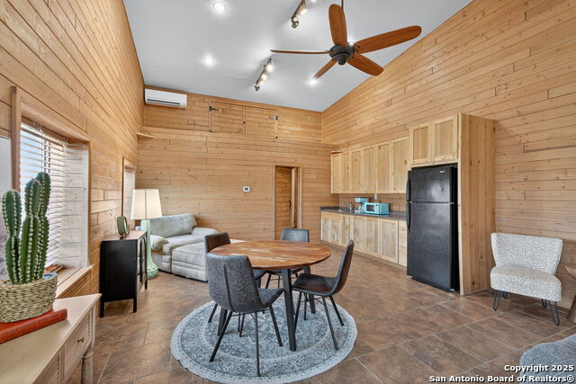 Listing photo id 28 for 2220 Fm 1343