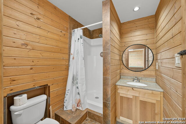 Listing photo id 30 for 2220 Fm 1343