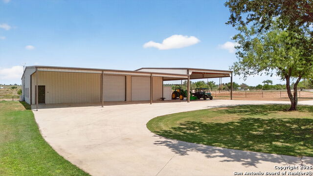 Listing photo id 31 for 2220 Fm 1343
