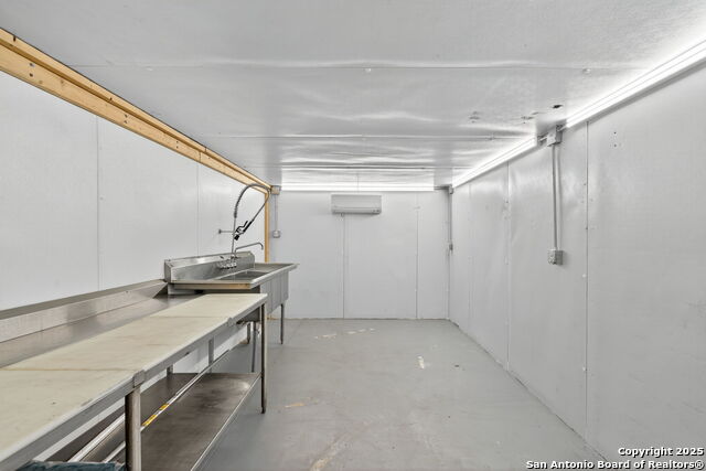 Listing photo id 34 for 2220 Fm 1343