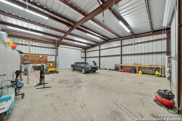 Listing photo id 35 for 2220 Fm 1343