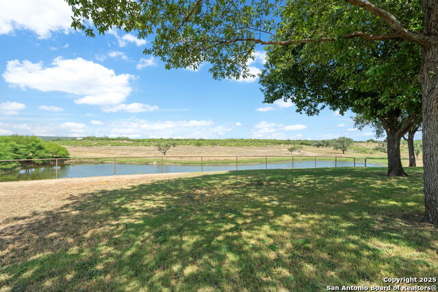 Listing photo id 40 for 2220 Fm 1343