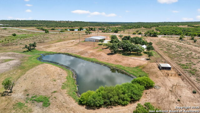 Listing photo id 46 for 2220 Fm 1343