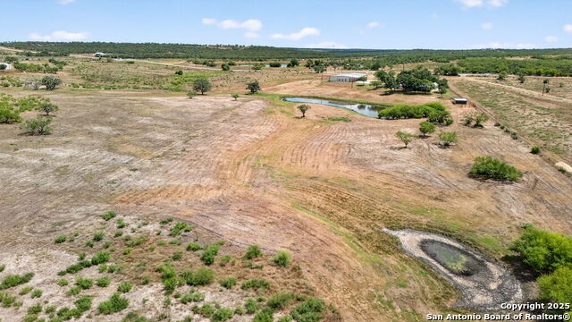 Listing photo id 47 for 2220 Fm 1343