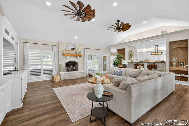 Listing photo id 3 for 2220 Fm 1343